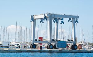 Tõstetav 200tonnine paat ja paadikraana